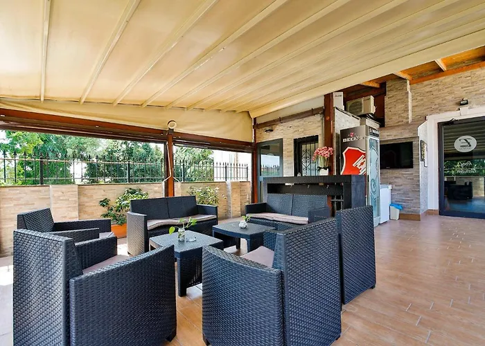 E-room 42 בית הארחה
