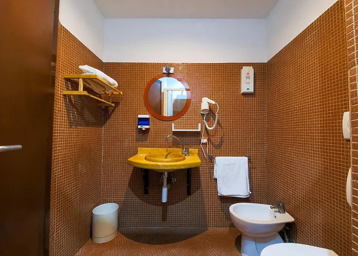 E-room 42 בית הארחה 3*