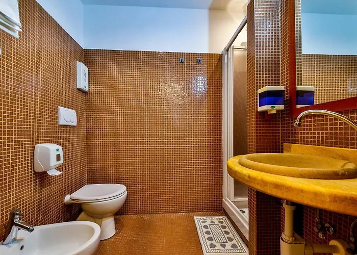 E-room 42 בית הארחה רומא