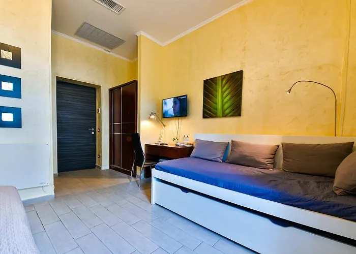 E-room 42 בית הארחה