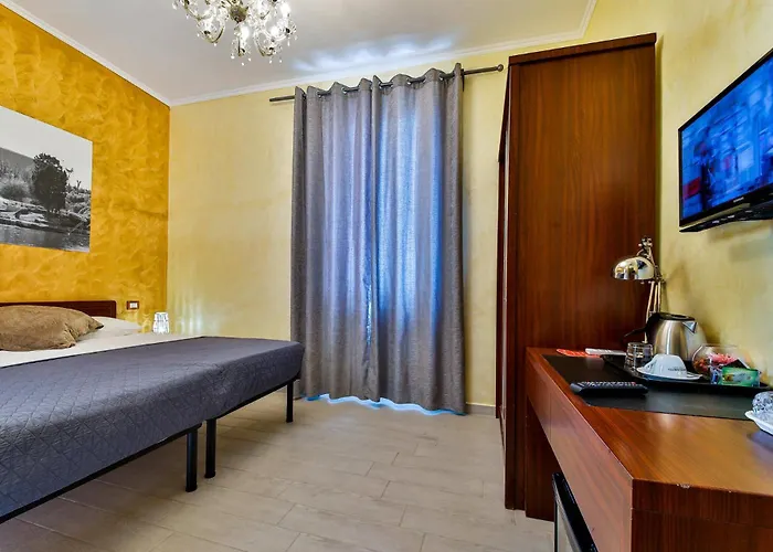 E-room 42 בית הארחה 3*